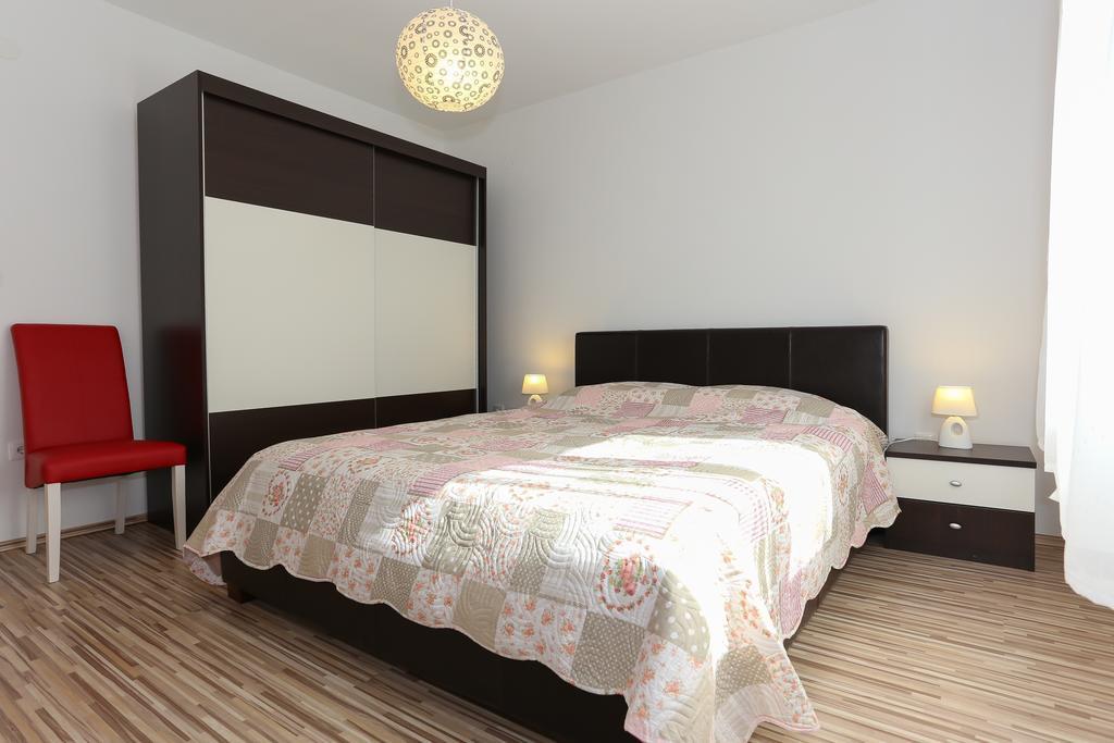 Apartments Ivan Trogir Exterior foto